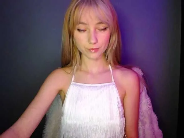 LuciaLovely's avatar