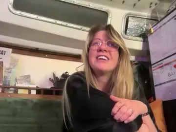 2girls1boat's avatar