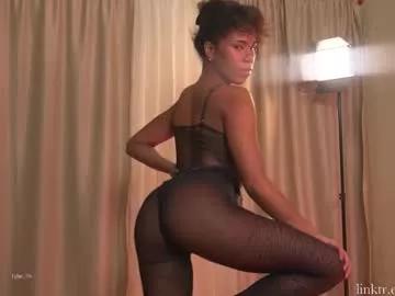 Try our girls live displays and explore the company of endless strippers, with beautiful physiques, vibrating toys and more.