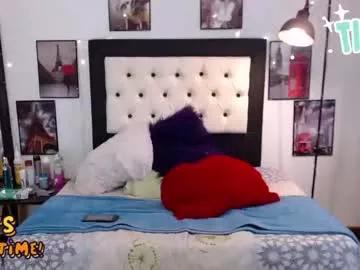 Try our girls live displays and explore the company of endless strippers, with beautiful physiques, vibrating toys and more.