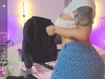 Try our girls live displays and explore the company of endless strippers, with beautiful physiques, vibrating toys and more.