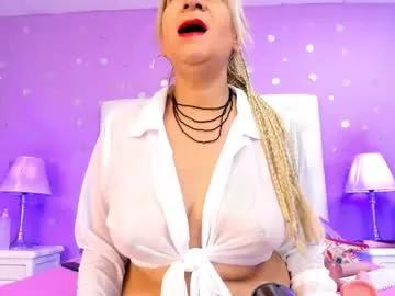 Try our girls live displays and explore the company of endless strippers, with beautiful physiques, vibrating toys and more.