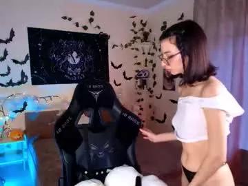 Try our girls live displays and explore the company of endless strippers, with beautiful physiques, vibrating toys and more.