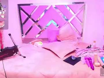 Try our girls live displays and explore the company of endless strippers, with beautiful physiques, vibrating toys and more.