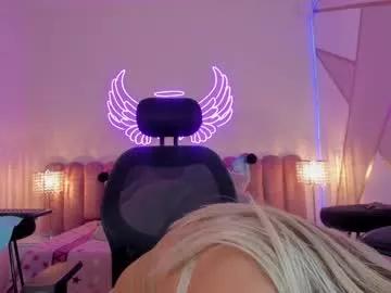 Try our girls live displays and explore the company of endless strippers, with beautiful physiques, vibrating toys and more.