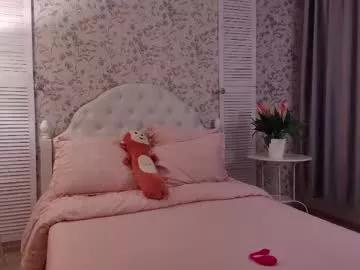 Try our girls live displays and explore the company of endless strippers, with beautiful physiques, vibrating toys and more.