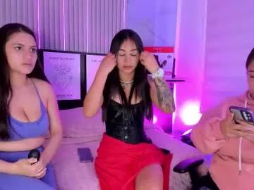 Try our girls live displays and explore the company of endless strippers, with beautiful physiques, vibrating toys and more.
