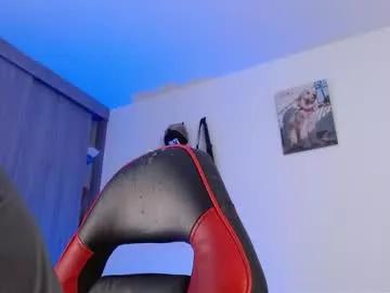 Try our girls live displays and explore the company of endless strippers, with beautiful physiques, vibrating toys and more.