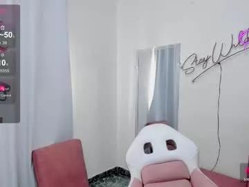 Try our girls live displays and explore the company of endless strippers, with beautiful physiques, vibrating toys and more.