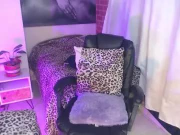 Try our girls live displays and explore the company of endless strippers, with beautiful physiques, vibrating toys and more.