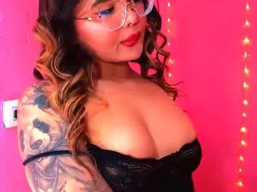 Try our girls live displays and explore the company of endless strippers, with beautiful physiques, vibrating toys and more.