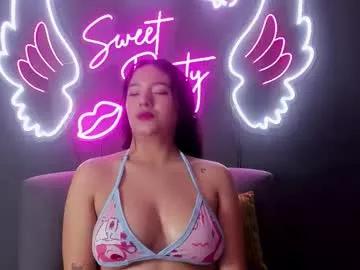 Try our girls live displays and explore the company of endless strippers, with beautiful physiques, vibrating toys and more.