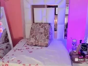 Try our girls live displays and explore the company of endless strippers, with beautiful physiques, vibrating toys and more.