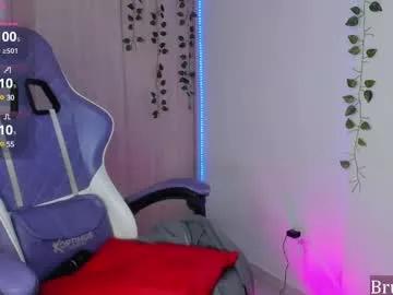 Try our girls live displays and explore the company of endless strippers, with beautiful physiques, vibrating toys and more.