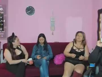 Try our girls live displays and explore the company of endless strippers, with beautiful physiques, vibrating toys and more.