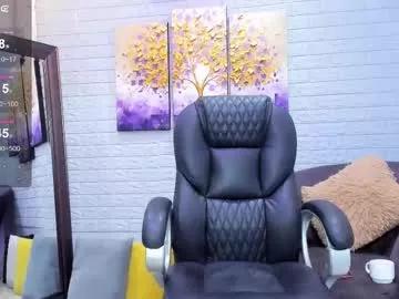 Try our girls live displays and explore the company of endless strippers, with beautiful physiques, vibrating toys and more.