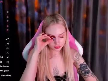 Try our girls live displays and explore the company of endless strippers, with beautiful physiques, vibrating toys and more.