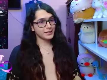 Try our girls live displays and explore the company of endless strippers, with beautiful physiques, vibrating toys and more.