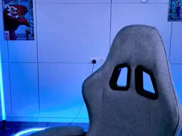 Avatar of aliceinredsquare_