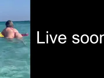 alliesynns — When life stops lifing for you, take a look at me and notice it come back to life! [ 6 AM logic]