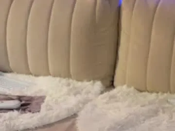 alvuwka — WELCOM - Goal: rubbing your naked pussy against the pillow [371 tokens left] #bigtits #young #feet #pussy #cum