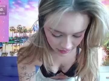 Try our girls live displays and explore the company of endless strippers, with beautiful physiques, vibrating toys and more.