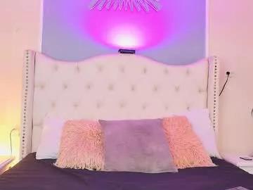 Try our girls live displays and explore the company of endless strippers, with beautiful physiques, vibrating toys and more.