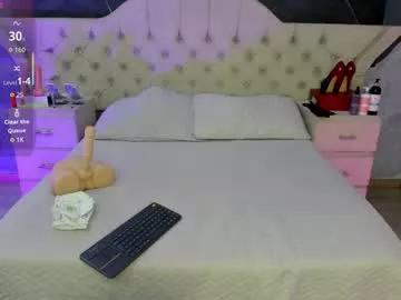 Try our girls live displays and explore the company of endless strippers, with beautiful physiques, vibrating toys and more.
