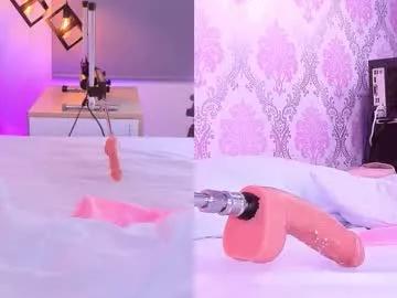 Try our girls live displays and explore the company of endless strippers, with beautiful physiques, vibrating toys and more.