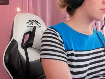 anabelmelody — Goal: I will tease you #cute #new #c2c #feet  #pregnant - Next Goal: Dance for you