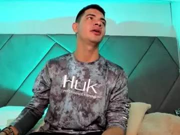 Try our girls live displays and explore the company of endless strippers, with beautiful physiques, vibrating toys and more.