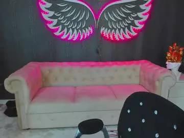 Try our girls live displays and explore the company of endless strippers, with beautiful physiques, vibrating toys and more.