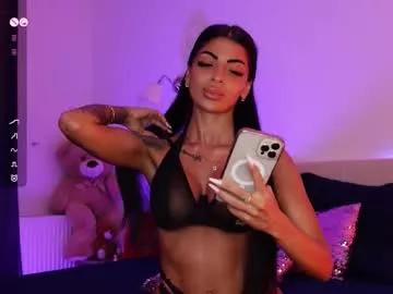Try our girls live displays and explore the company of endless strippers, with beautiful physiques, vibrating toys and more.