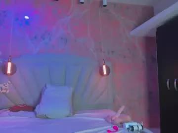 Try our girls live displays and explore the company of endless strippers, with beautiful physiques, vibrating toys and more.