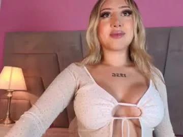Try our girls live displays and explore the company of endless strippers, with beautiful physiques, vibrating toys and more.