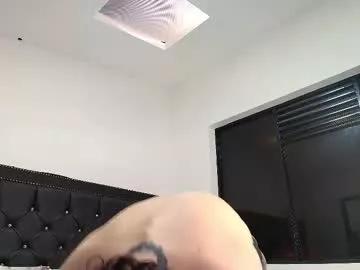 Try our girls live displays and explore the company of endless strippers, with beautiful physiques, vibrating toys and more.