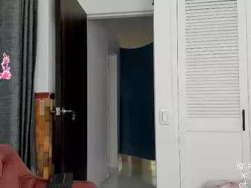 Try our girls live displays and explore the company of endless strippers, with beautiful physiques, vibrating toys and more.