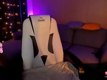 Try our girls live displays and explore the company of endless strippers, with beautiful physiques, vibrating toys and more.