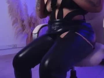 Try our girls live displays and explore the company of endless strippers, with beautiful physiques, vibrating toys and more.