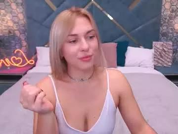 Try our girls live displays and explore the company of endless strippers, with beautiful physiques, vibrating toys and more.