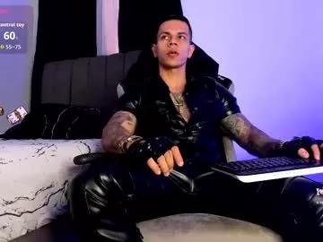 Try our girls live displays and explore the company of endless strippers, with beautiful physiques, vibrating toys and more.