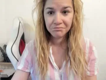 Avatar of artsyandcraftsy_