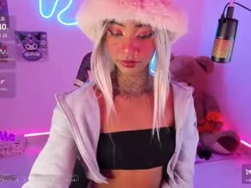 Try our girls live displays and explore the company of endless strippers, with beautiful physiques, vibrating toys and more.