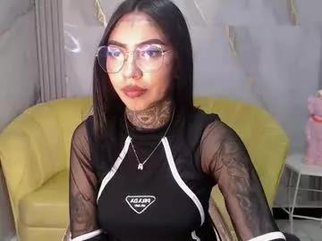 Try our girls live displays and explore the company of endless strippers, with beautiful physiques, vibrating toys and more.