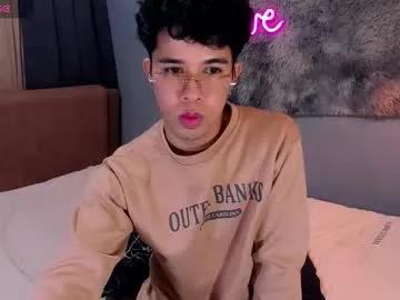 Try our girls live displays and explore the company of endless strippers, with beautiful physiques, vibrating toys and more.