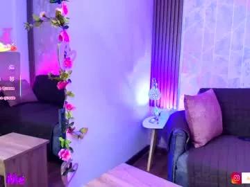 Try our girls live displays and explore the company of endless strippers, with beautiful physiques, vibrating toys and more.