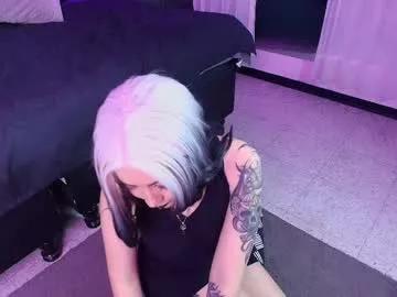 Try our girls live displays and explore the company of endless strippers, with beautiful physiques, vibrating toys and more.