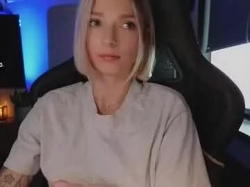 Try our girls live displays and explore the company of endless strippers, with beautiful physiques, vibrating toys and more.