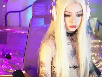 Try our girls live displays and explore the company of endless strippers, with beautiful physiques, vibrating toys and more.