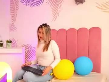 Try our girls live displays and explore the company of endless strippers, with beautiful physiques, vibrating toys and more.